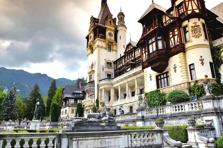 1-Day Guided Tour: Bucharest-Peles, Dracula Castle & Brasov - Bran Castle and the Dracula connection
