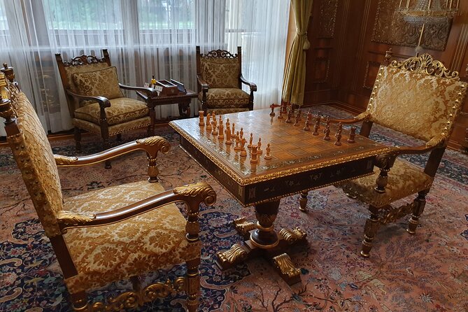 10 h Ceausescu Communism Private Tour in Bucharest plus Dracula's Grave - Ceausescu Mansion: the dictator at home