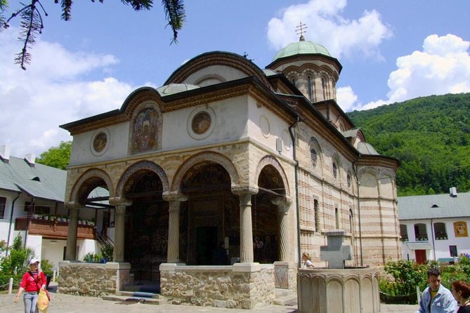 2 Days Private Tour - The Romanian Caves from Bucharest - Târgu Jiu and Brâncuși’s four quiet monuments