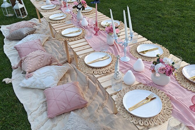 2-Hour Luxury Picnic in Cluj-Napoca Romania - Flowers, balloons, and photographs