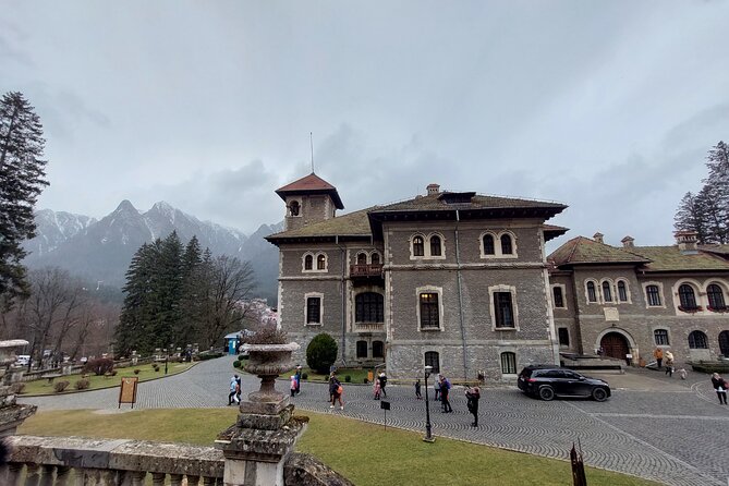 3 Castle:Peles ,Bran,Cantacuzino Tour from Brasov /Hotel pickup - Lunch, Breaks, and the Practical Rhythm