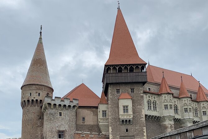 4-Day Private Tour: Bucharest to Budapest via Transylvania - Day 1: Peleș Castle, Bran, and an evening in Brașov