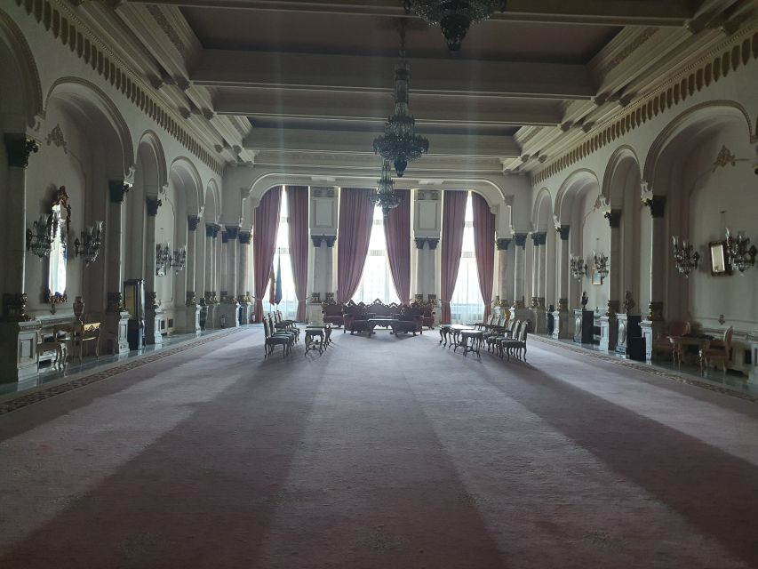 6h Communism Tour in Bucharest with Ceausescu Mansion - Who will get the most from this tour?