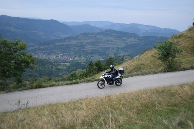 7 Day Best of Transylvania Motorcycle Tour from Cluj - Day Three: Bran Castle and Rasnov Citadel