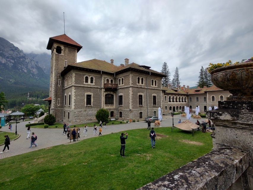 Brasov: Bran, Peles and Cantacuzino Castles Day Tour - What the guide adds
