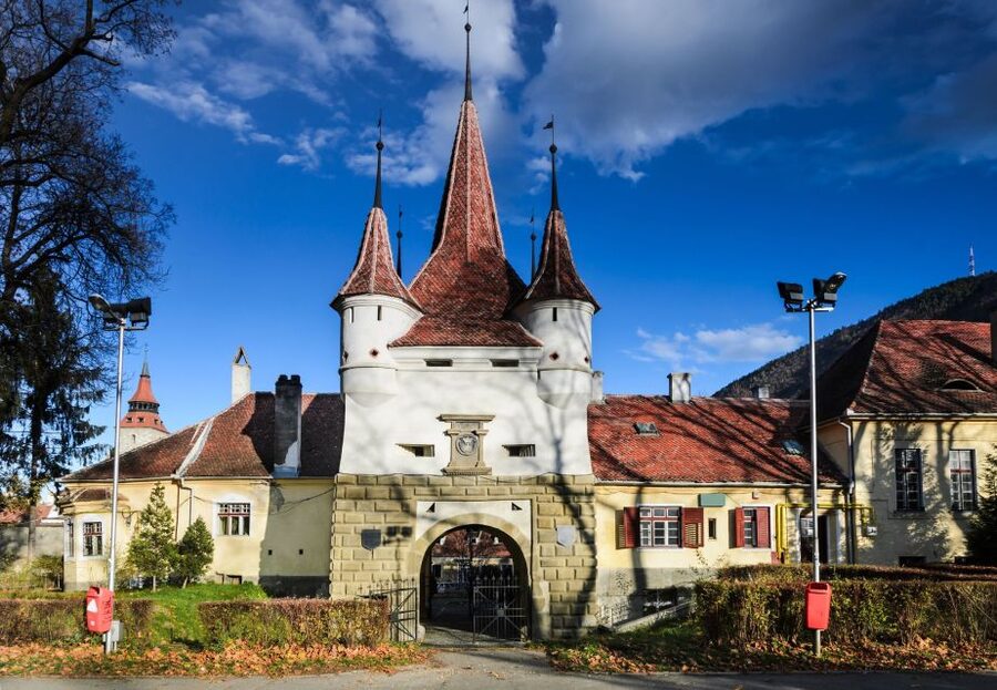 Brasov: Candlelight Tour of Medieval Architecture - Weaver’s Bastion and the city’s defenses