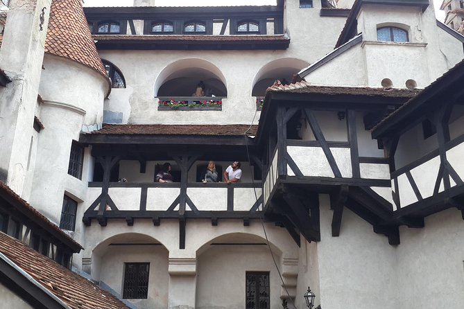 Brasov: Peles Castle, Bran Castles and Rasnov Fortress Day Tour - Bran Castle, Dracula, and the busy middle of the day