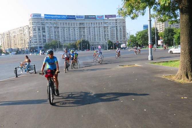 Bucarest à vélo - The Palace of Parliament and Ceaușescu’s grand project