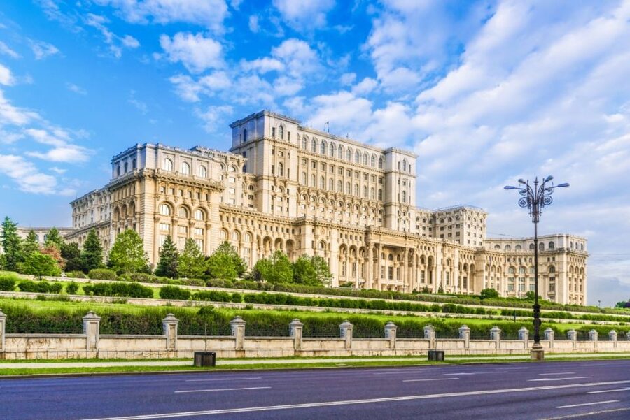 Bucharest City Tour and Wine Tasting - Victoriei Avenue and the government quarter