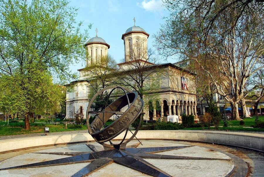 Bucharest city tour by car - Old Town, Victoria Avenue, and the city between the landmarks