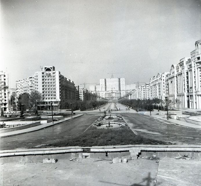 Bucharest Communism: From Lenin to Ceausescu - Old Town: a contrast in scale and memory