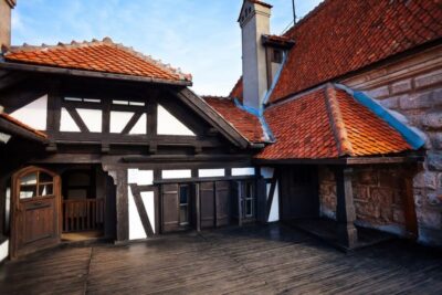 Day Trip to Dracula Castle, Peles Castle & Brașov