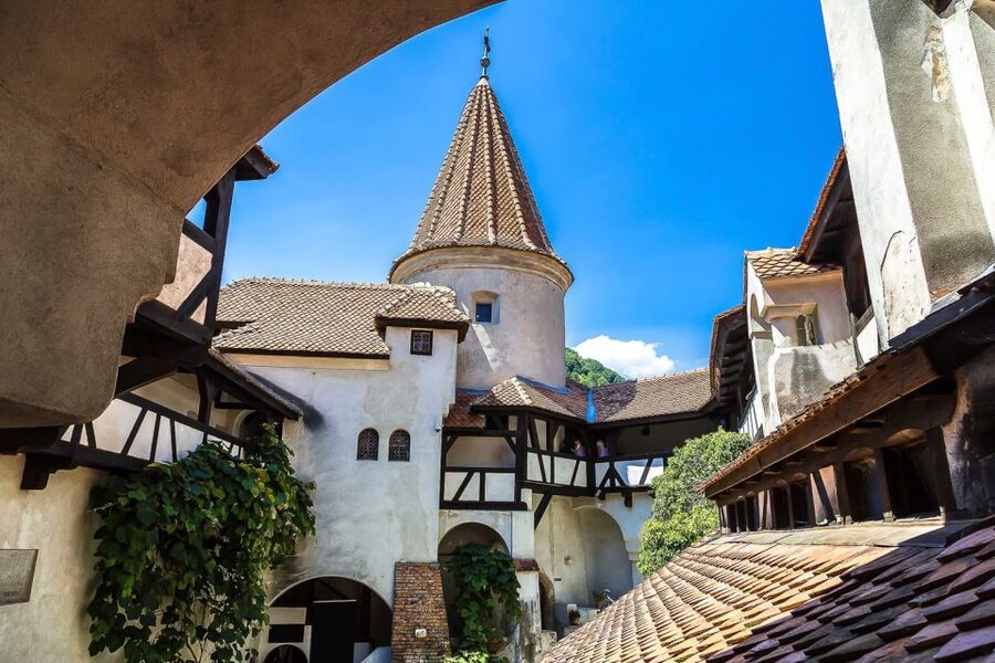 Bucharest: Day Trip to Dracula Castle, Peles Castle & Brașov - Should you book this Transylvania day trip?