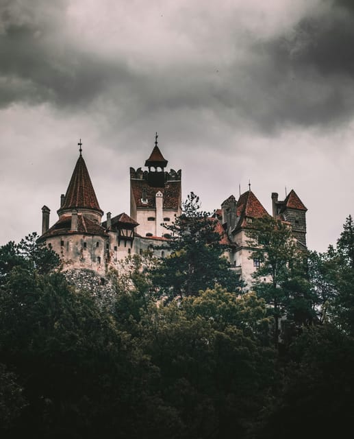 Bucharest: Dracula and Peles Castles For Private - A traditional lunch break in Sinaia