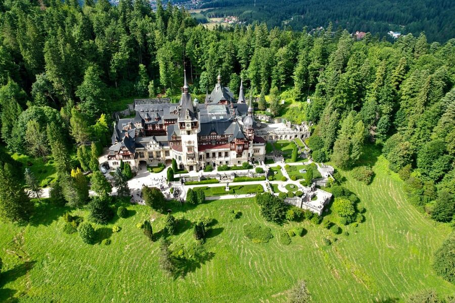 Bucharest: Dracula and Peles Castles For Private - Bran Castle and the Dracula connection