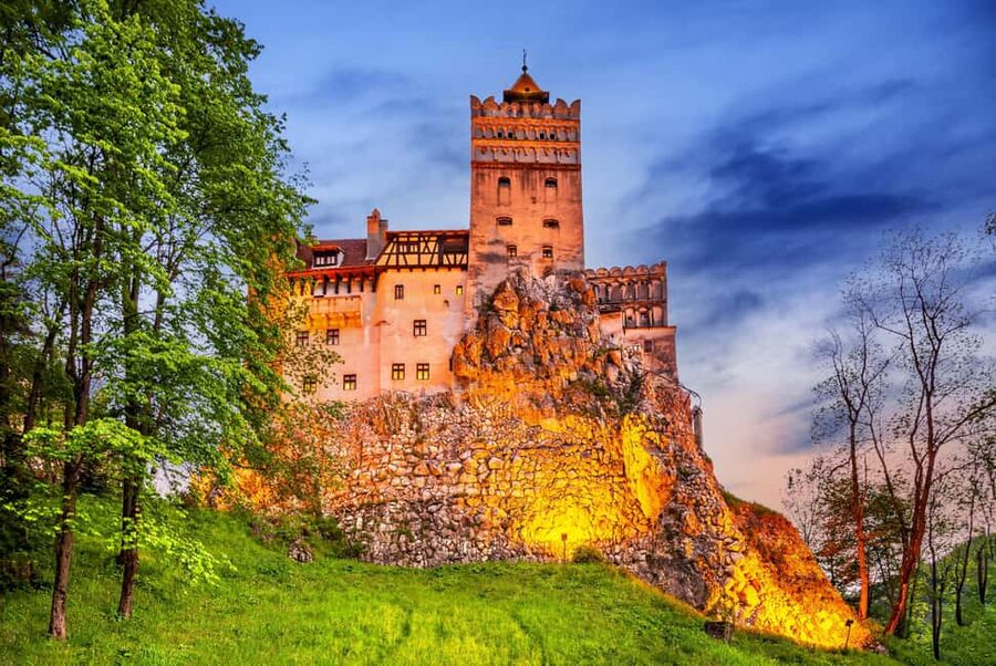 Bucharest : Dracula Castle, Peles Castle and Brasov Day Trip - Leaving Bucharest for the Carpathians