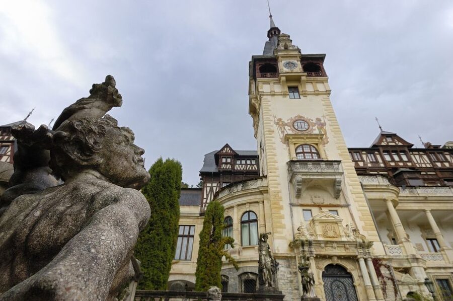 Bucharest: Dracula Castle, Peles Castle & Brasov Old Town - What the $40 price really gets you