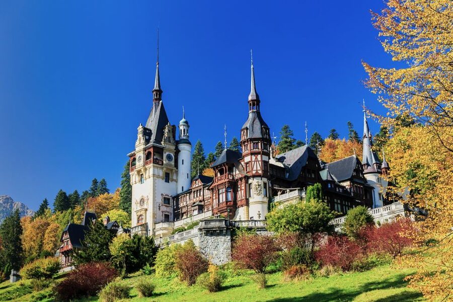Bucharest: Dracula Castle, Peles Castle & Brasov Old Town - Brașov: your best chance to slow down