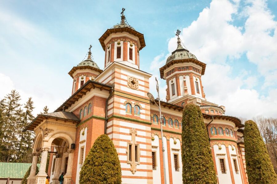 Bucharest: Dracula's Castle, Peleș Castle & Brașov Day Trip - Who should book this Transylvania trip?