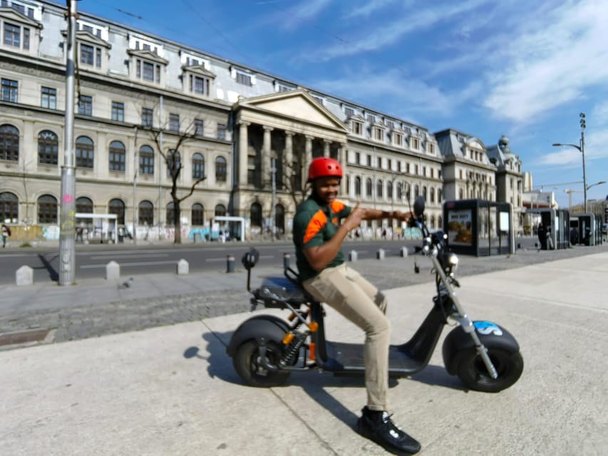 Bucharest electric city tour by Smart Balance #green - Romanian history near the Old Town