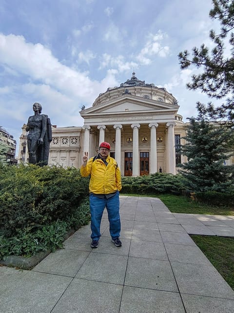 Bucharest electric city tour by Smart Balance #green - Bucharest Fountains and the Palace of the Parliament