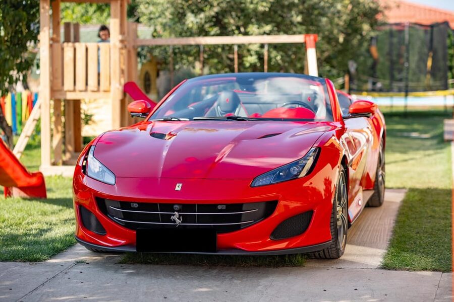 Bucharest: Ferrari Driving Experience - MEDIUM 30min - Starting at Piața Constituției with a Ferrari in sight