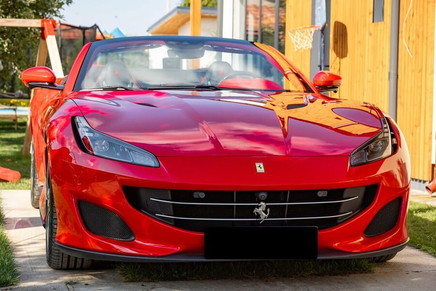 Bucharest: Ferrari Driving Experience - SHORT 10min - Meeting the Ferrari at Piața Constituției