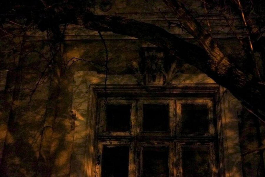 Bucharest: Ghost Stories & Romanian Mythology Walking Tour - The guides make or break the evening