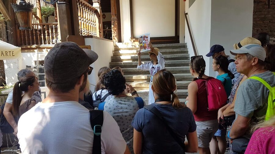 Bucharest: Guided Walking Tour with Romanian Snack - Old Town, Stavropoleos, and Cărturești Carusel