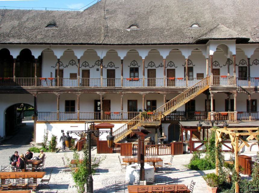 Bucharest: Half Day Bike Tour - Parks, cycle lanes, and the coffee break