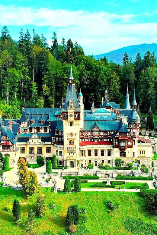 Bucharest: Peles Castle, Bran Castle, & Brasov Old Town Tour - Brașov Old Town and the Medieval Fortress
