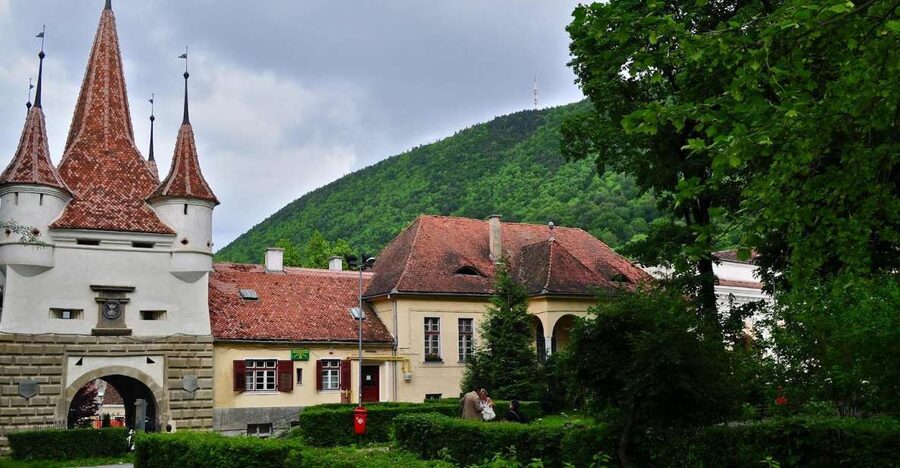 Bucharest: Peles Castle, Dracula's Castle and Brasov Tour - Five things to know before booking