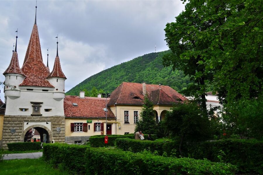 Bucharest: Peles Castle, Dracula's Castle and Brasov Tour - Peleș Castle: the day’s finest interior