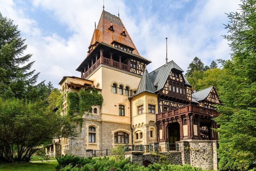 Bucharest: Peles & Dracula's Castle and Brasov Full-Day Trip - Transport, timing, and the real cost of 12 hours
