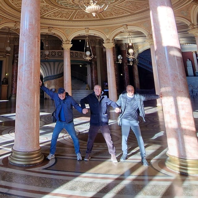 Bucharest: private and exclusive Italian walking tour - Cărturești Carusel and Lipscani Street