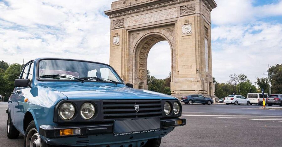 Bucharest: Private Communist Tour in a Romanian Vintage Car - Fântână and Academia Română
