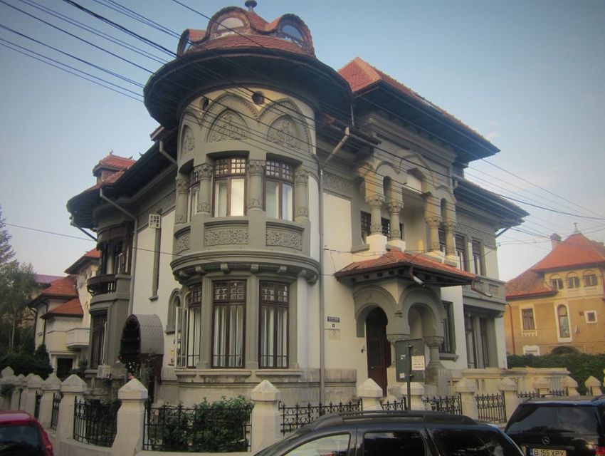 Bucharest: Private Three Neighborhoods Tour by Vintage Car - Key points to know before booking