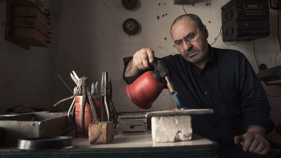 Bucharest: Real Roma Community - Crafting Workshop - What the teaching feels like