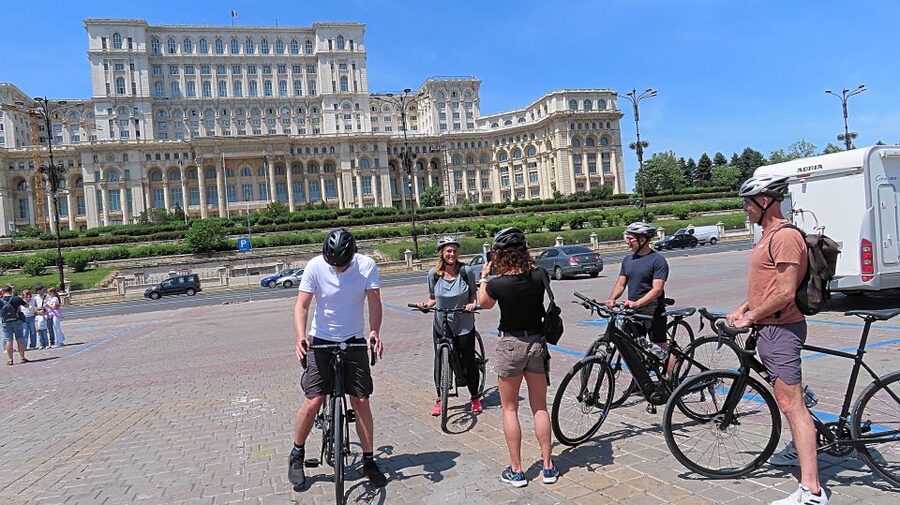 Bucharest Sightseeing Tour - What the guide and vehicle add