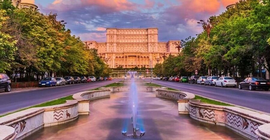 Bucharest : Street Art Walking Tour With A Guide - King Michael I Park and a change of pace