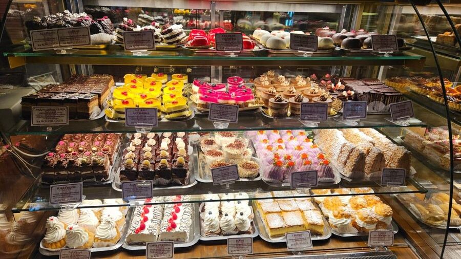 Bucharest: Sweet Delights History and Desserts Walking Tour - Old Town, medieval stories, and papanasi
