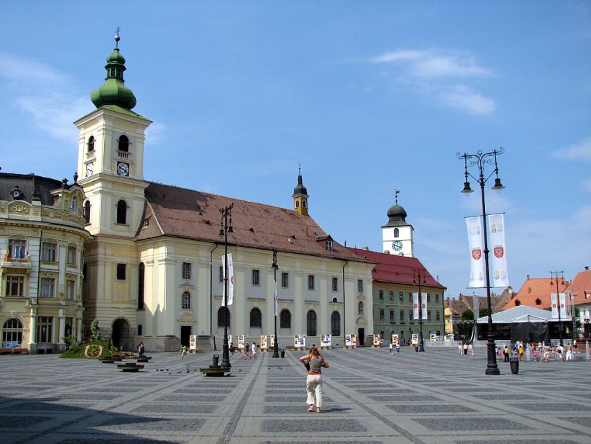 Bucharest: Transylvania and Dracula's Castle 2-Day Tour - Sinaia and Peles Castle’s royal rooms