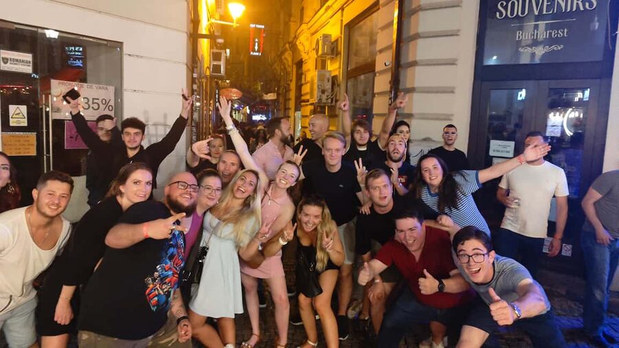 Bucharest: Weekend Pub Crawl - Best for solo visitors, groups, and social night owls