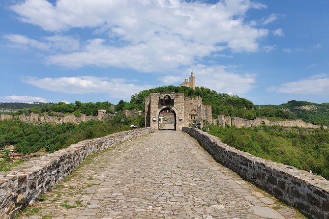 Bulgaria Day Trip: Basarabovo Monastery, Tsarevets & Arbanasi - Two hours at Tsarevets in Veliko Tarnovo