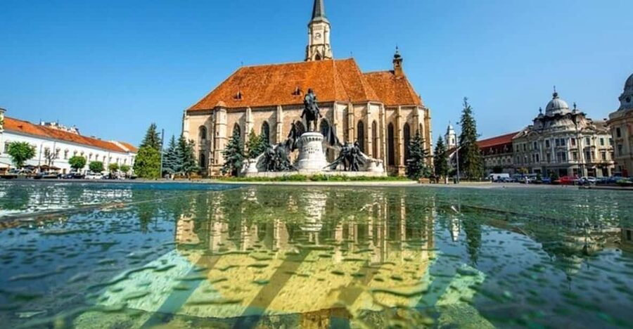 Cluj : Must-See Attractions Walking Tour - Piața Unirii sets the tone