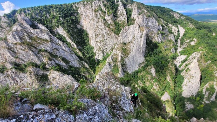 Cluj Napoca: Climbing or Hiking Experience in Turda Canion - The first 35 minutes: equipment and the gorge walk