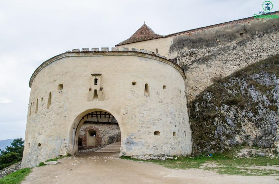 Day trip Bran Castle, Rasnov Fortress and Bear Sanctuary - Râșnov Fortress and its remarkable well