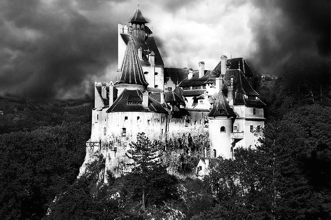 Dracula's Castle, Peles Castle and Brasov Day Trip from Bucharest - Brașov’s old center gives you breathing room