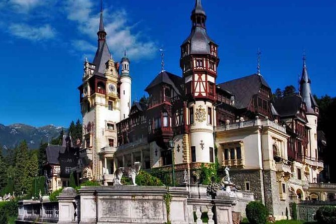 Dracula's Castle, Peles Castle and old town Brasov from Bucharest - Brasov’s Piata Sfatului and the short old-town break