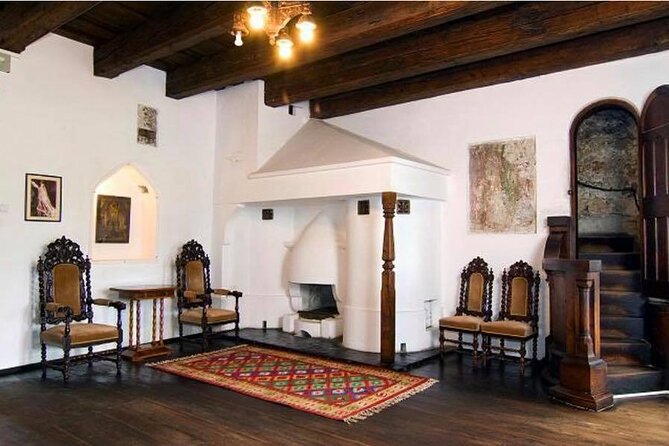 Dracula's Castle - Private Tour with Peleș Castle and Brașov city - What the private vehicle changes